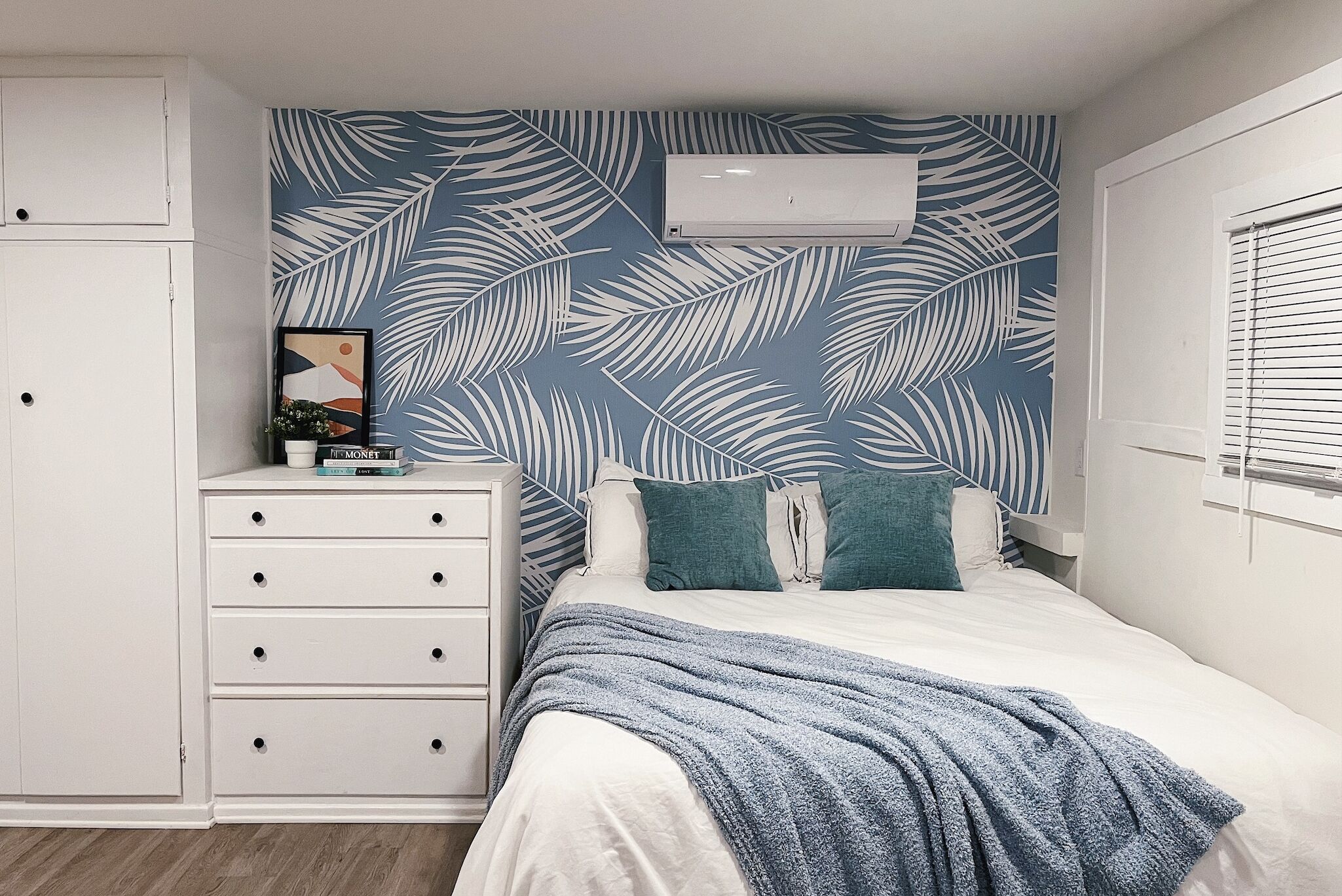 1 habitación, tabla de planchar con plancha, wifi y ropa de cama 