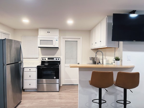 Mikrobølgeovn, ovn og kokeplater