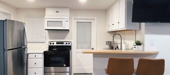 Charming Riverside guesthouse near UCR, Downtown & plazas