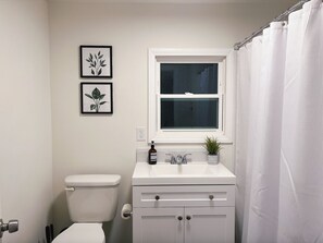 Hårføner, håndklær, såpe og toalettpapir