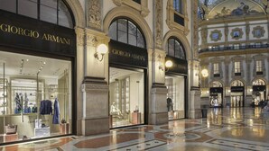 A spacious shopping area with multiple Giorgio Armani and Louis Vuitton stores. - VILLA RELAX - Alta Brianza (Veduggio Con Colzano)