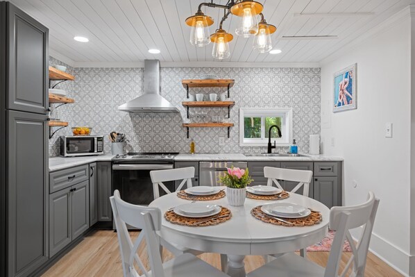 Fridge, microwave, oven, stovetop - Escape to Sea-Clusionoki cottage. Roam the coast w/FREE GOLF CART (Oak Island)