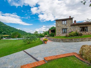 المنطقة المحيطة بالمنشأة