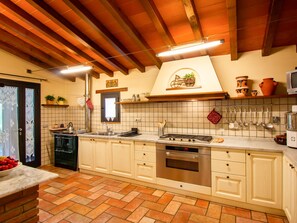 Réfrigérateur, four à micro-ondes, lave-vaisselle