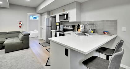 New Stylish 2BDR/3BED/2 FULL BATH/Well Equiped For Remote Work/Games