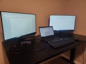 Interior - New Stylish 2BDR/3BED/2 FULL BATH/Well Equiped For Remote Work/Games (Calgary)