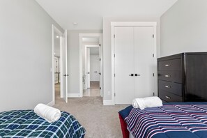5 slaapkamers, een strijkplank/strijkijzer, wifi, beddengoed