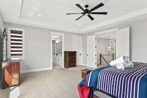 5 bedrooms, iron/ironing board, WiFi, bed sheets