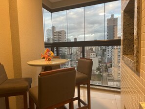 Apartament de luxe, vistes a la piscina | Vista de la ciutat