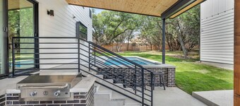 New! Lake Travis Retreat w/ Pool, Views & Outdoor Kitchen. Perfect for families