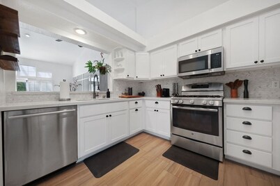 Desert Oasis w/ Hot Tub & Pool