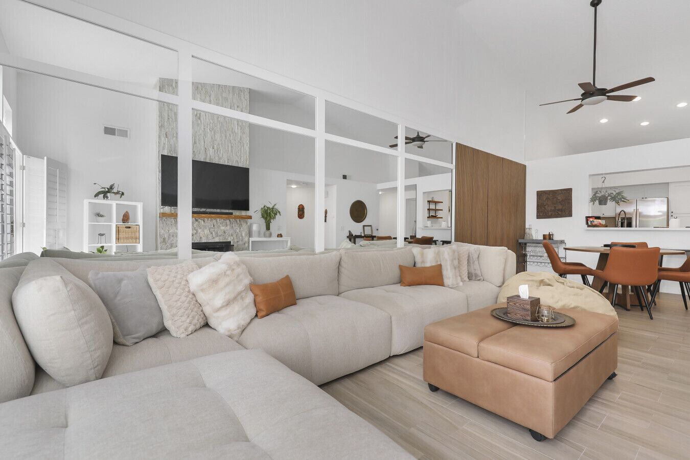 Smart TV, fireplace, books, stereo