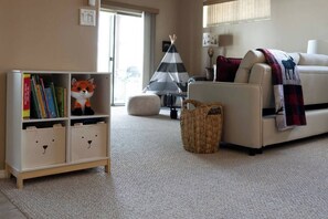 Smart TV, fireplace, DVD player, books