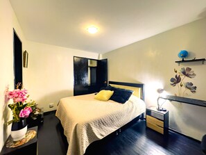 2 bedrooms, iron/ironing board, free WiFi, bed sheets