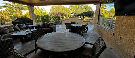 Outdoor dining