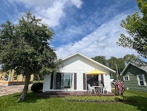 Exterior - Charming 2-bedroom cottage on Mullett Lake - northwest side! (Cheboygan)