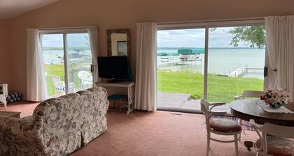 Charming 2-bedroom cottage on Mullett Lake - northwest side!