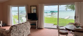 Charming 2-bedroom cottage on Mullett Lake - northwest side!