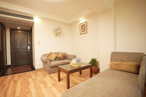 Suite | Desk, laptop workspace, free WiFi, bed sheets - Hotel Surya Residency (Amritsar)