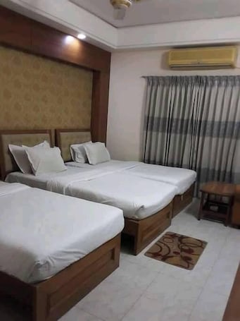 Comfort Triple Room, Sea View | In-room safe, desk, laptop workspace, free WiFi