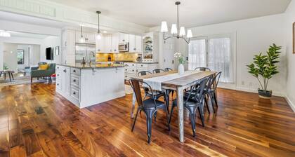 NEW! 15 minute Walk to Downtown! Games, 3 King Rooms