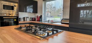 Refrigerador, microondas, horno, placa de cocina