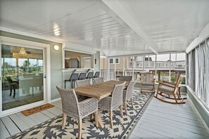 Outdoor dining