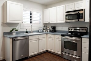 Mikrowelle, Ofen, Herdplatte, Geschirrspüler