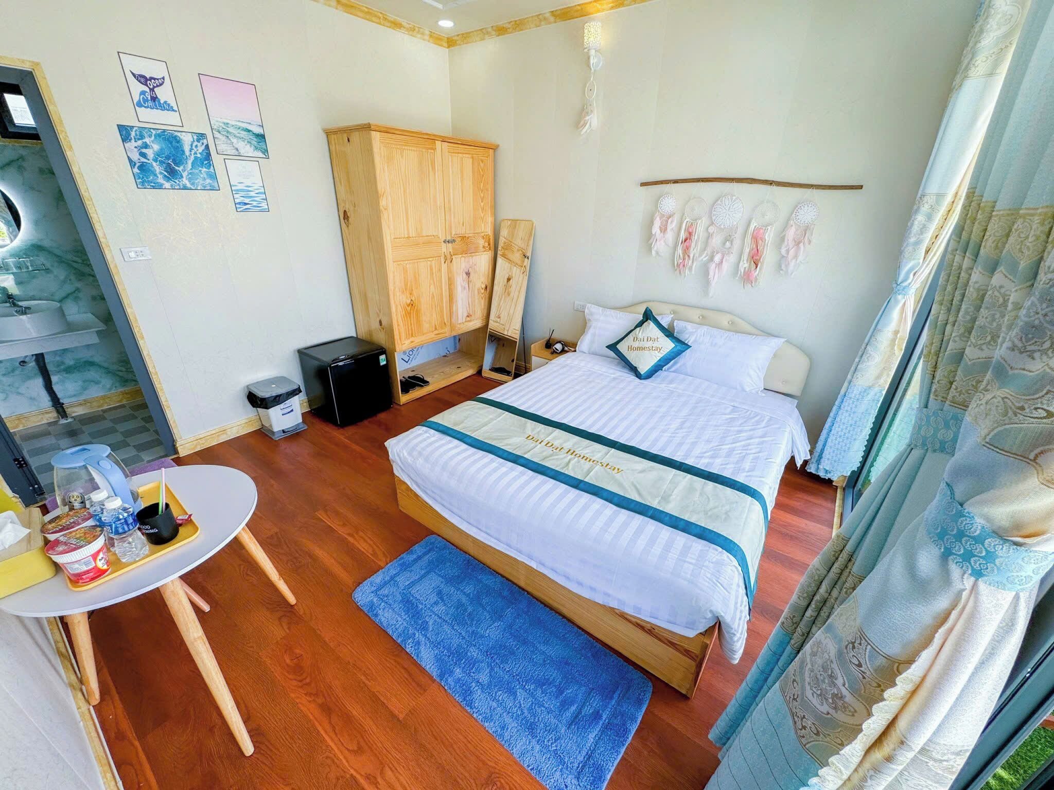 Deluxe Double Room, Beach View | Blackout drapes, iron/ironing board