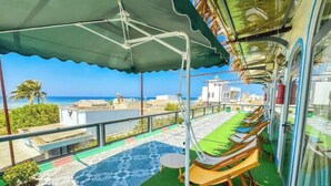 Dobbeltrom – deluxe, strandutsikt | Terrasse/patio