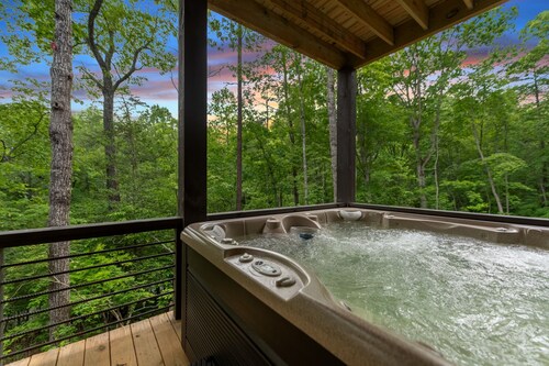 Prime Location: Modern Cabin w/Outdoor Living