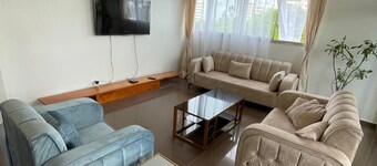 Charming T4 close to banks, shops and other facilities in the riviera Golf