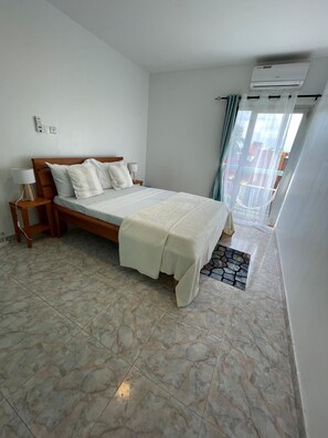 3 bedrooms, iron/ironing board, travel crib, WiFi