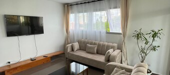 Charming T4 close to banks, shops and other facilities in the riviera Golf
