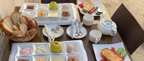 Free daily continental breakfast