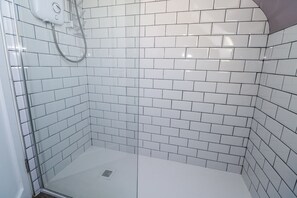 Shower - Waterview House (Newport)