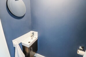 Shower - Waterview House (Newport)