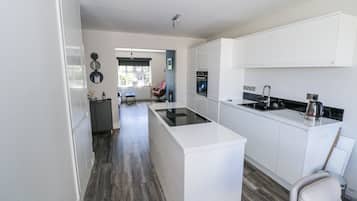 Dishwasher, cookware/dishes/utensils