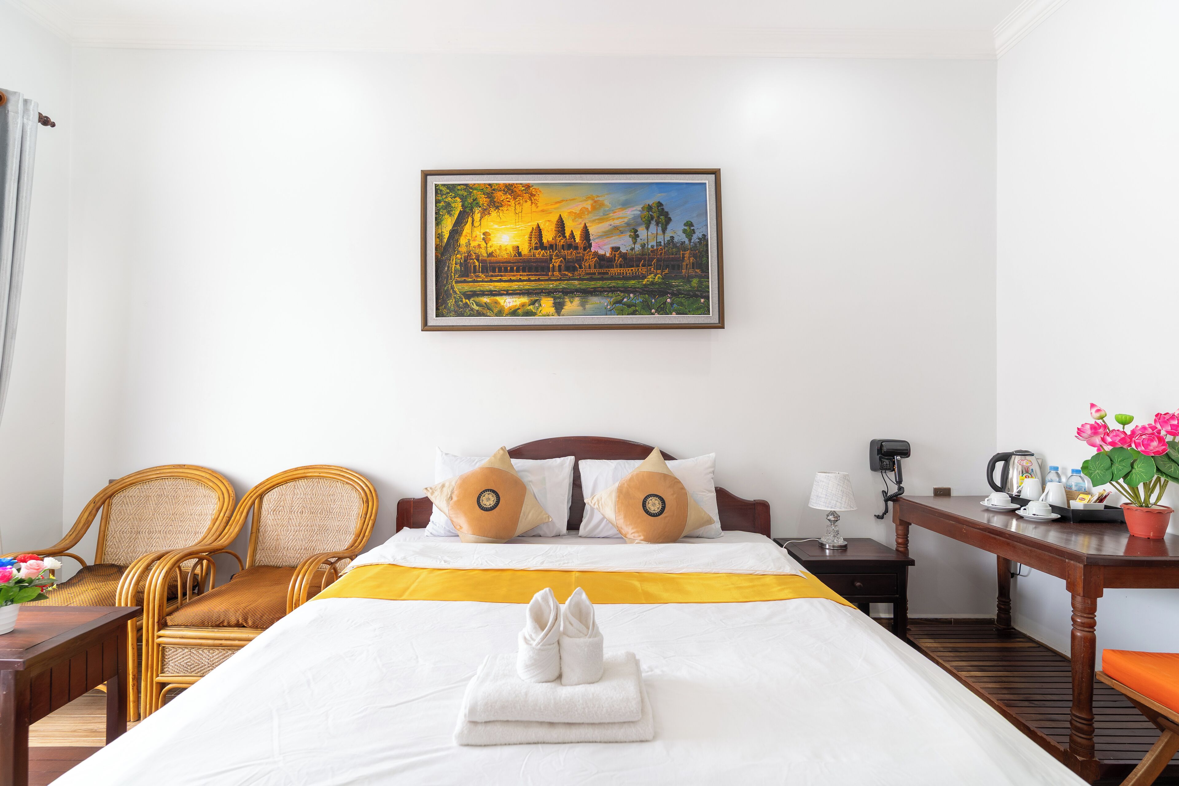 4 bedrooms, hypo-allergenic bedding, laptop workspace, free WiFi