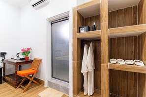 Deluxe Villa, Balcony, Garden View | In-room dining