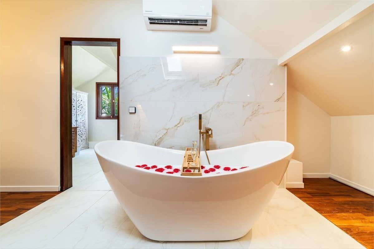 Een douche, een haardroger, handdoeken