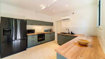 Køleskab, mikrobølgeovn, ovn, opvaskemaskine