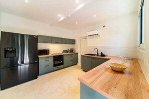 Réfrigérateur, four, lave-vaisselle