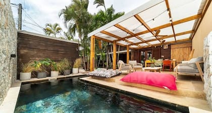 VILLA DU JARDIN ANGELIQUE classĂ©e 5 Ă©toiles - 4 suites - piscine CHAUFFĂE situĂ©e en plein centre-ville de St Pierre Ă 2 pas du lagon