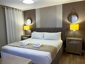 9 habitaciones, tabla de planchar con plancha y wifi gratis 