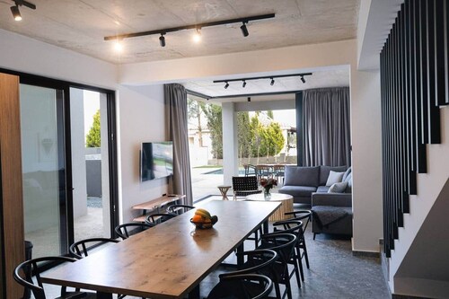 Black DIamond Villa2 Protaras