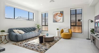 Brand-New 6BR HolidayHome | Beach&Shop | Workspace