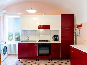 Frigorifero, forno, pentole/stoviglie/utensili