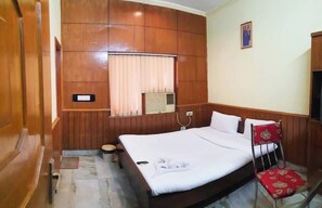 Habitación Deluxe doble, vistas a la ciudad | Caja fuerte, sistema de insonorización, wifi gratis