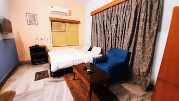 In-room safe, soundproofing, free WiFi